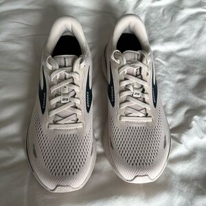 Mens Brooks Adrenaline GTS 23 running shoes